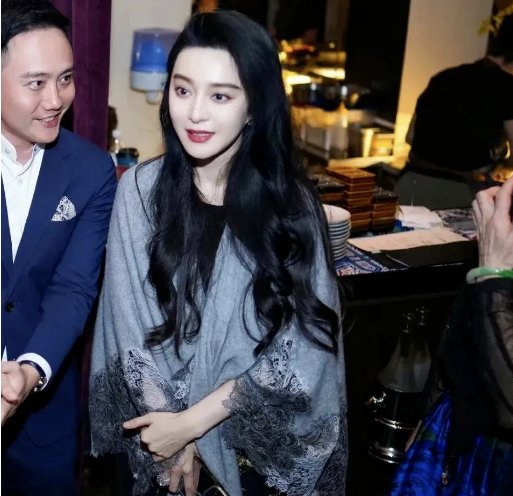 范冰冰东京之行：皮肤白皙透亮，魅力四射