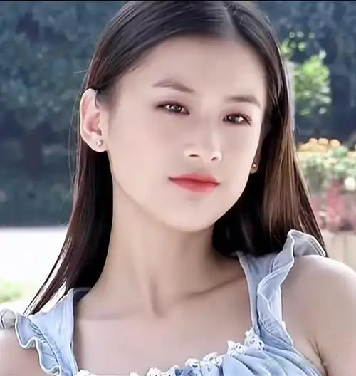 黄圣依出道时照片曝光,仙气与刘亦菲有一拼