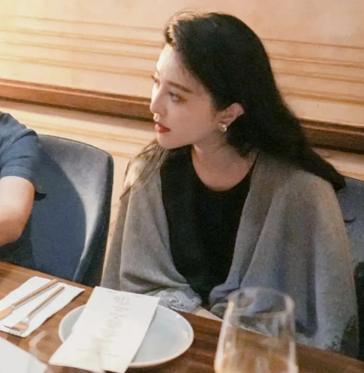 范冰冰东京之行：皮肤白皙透亮，魅力四射